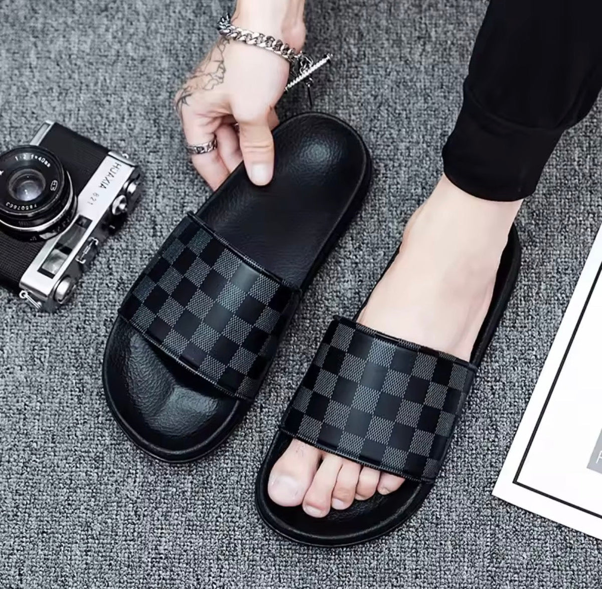 Men’s Lightweight Beach Sandals (Breathable Quick-Dry Slides)